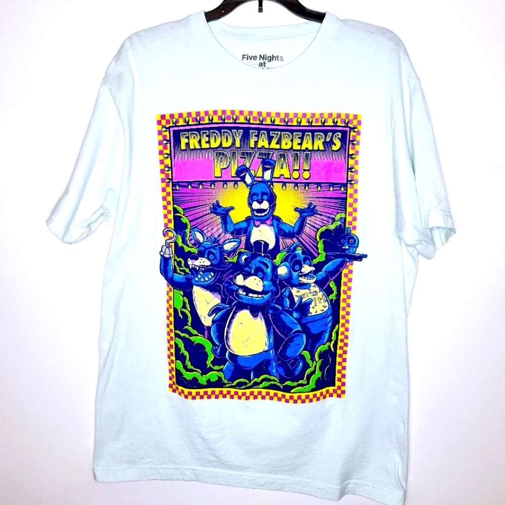 Five Night at Freddy's "The Freddy's Pizza Special."Licensed Tee-shirt size larg